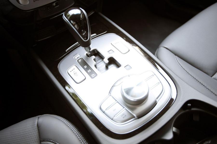  Hyundai Genesis 5.0 R-Spec 2012 года  (фото 15 из 33)